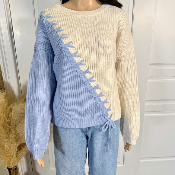 TWO-TONE LIGHT BLUE AND IVORY LONG SLEEVE SWEATER - Picture 4 of 11